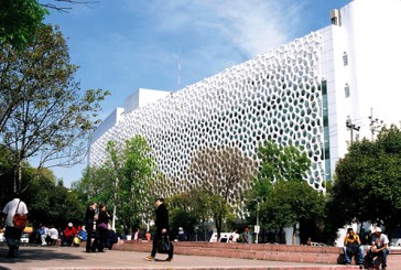 <span style='font-weight:300;'>Prosolve370e</span><br/>Un module architectural décoratif et dépollueur de façades