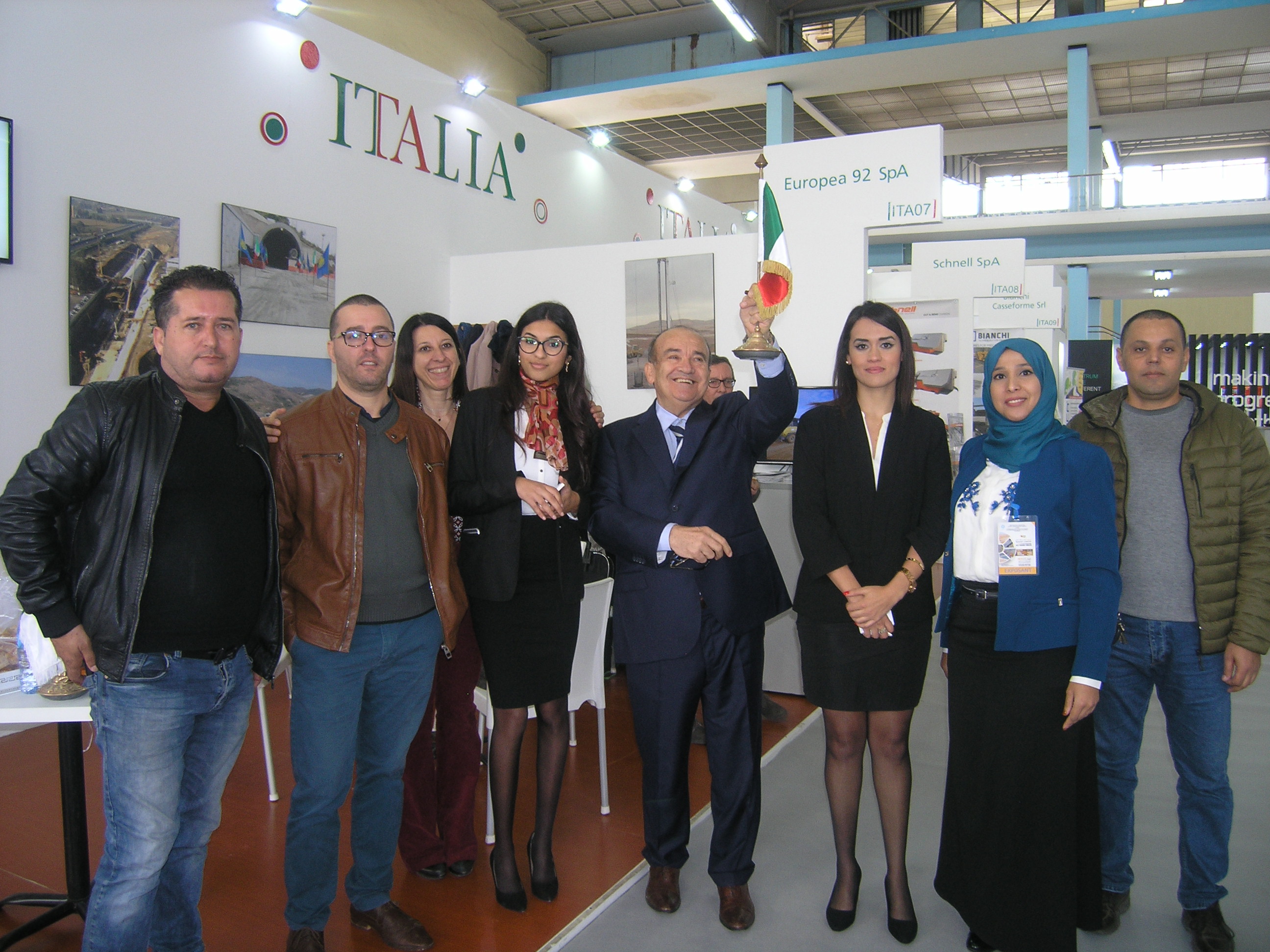 Au centre Marciano Ricci, Pdg de Europea 92SPA, avec son staff italien et algérien  sur SITP 2019
