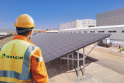 Efficacité énergétique : Holcim El-Djazaïr installe 552 panneaux solaires  et une ombrière solaire de 1400m2 dans son usine de packaging pour une production plus durable en Algérie