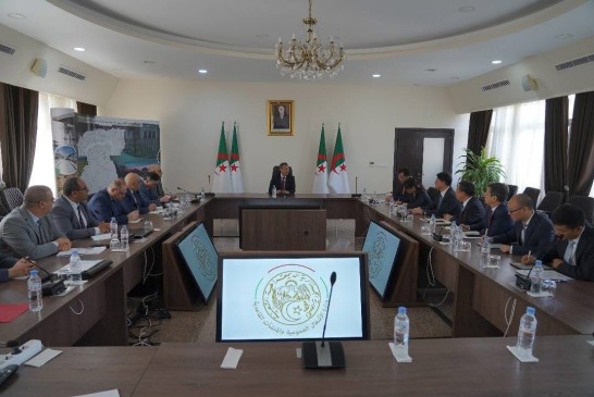 L’Algérie réceptionne un tronçon stratégique de la ligne minière ouest : vers un partenariat renforcé avec le géant chinois CRCC