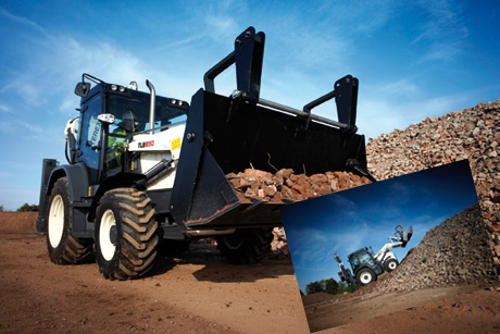 TEREX renouvelle la gamme des tractopelles en Algérie