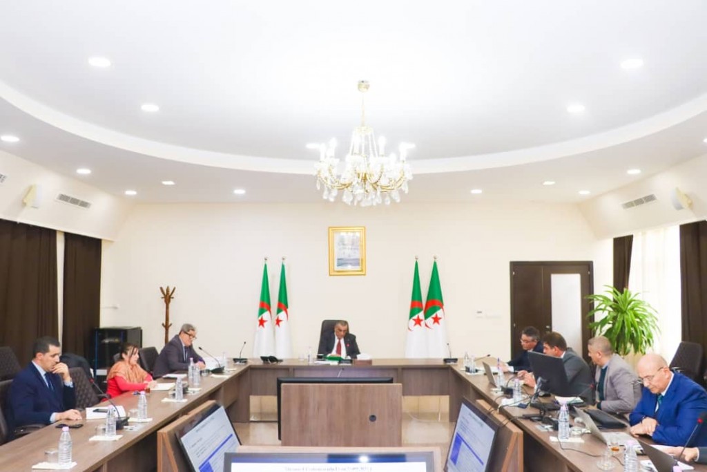 Le ministre Djellaoui préside une réunion sur le bilan du secteur et le plan triennal de développement 2026-2027-2028